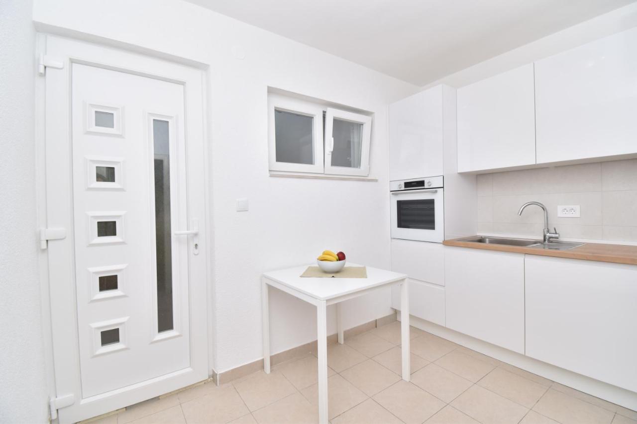 Apartments Despot Tucepi Luaran gambar